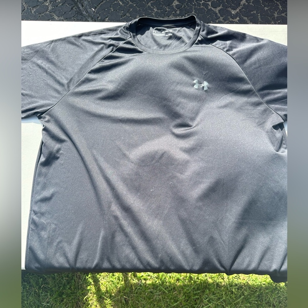 Men’s under armour dry fit shirt
